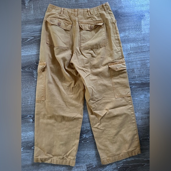 Universal Thread Gold High Rise Cropped Cargo Pants - Picture 3 of 4